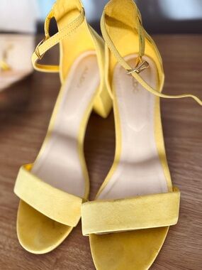 Aldo Black Suede Open Toe Peach Yellow Heel Villarosa Sandal